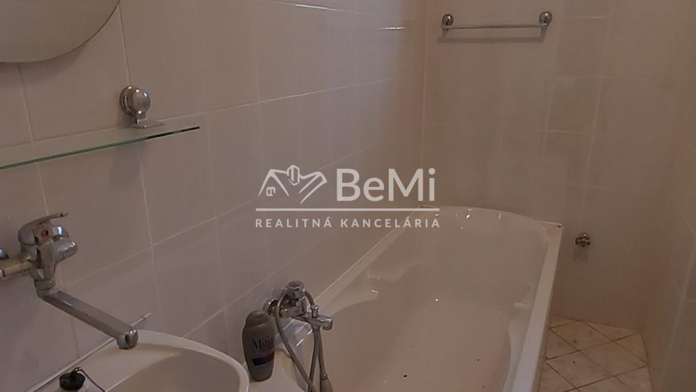 Predaj 5 izbový  dom Malé Chyndice, Nitra(231-12-JUFa)