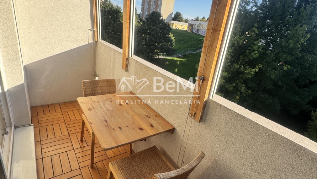 REZERVOVANÉ: Priestranný 3 izbový byt s lodžiou a veľkou pivnicou, Nitra – Škultétyho ul.