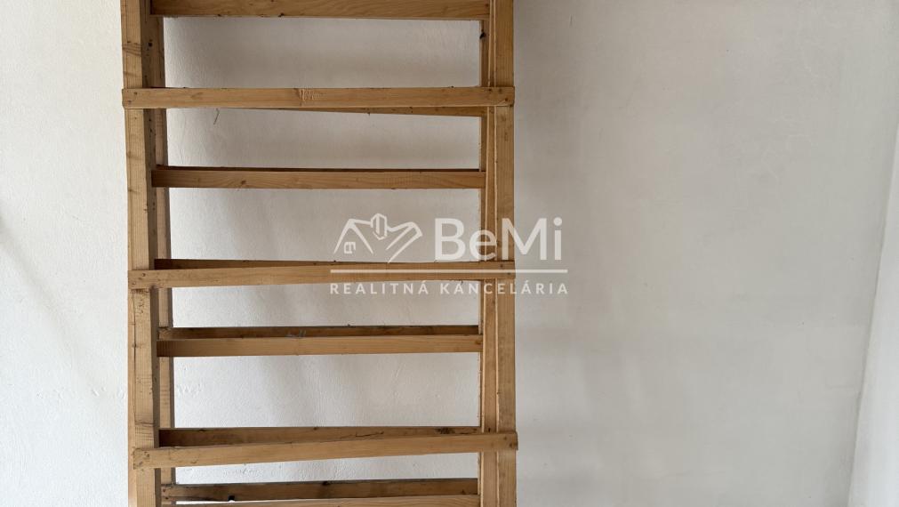 Garáž na predaj. Tačevská ulica