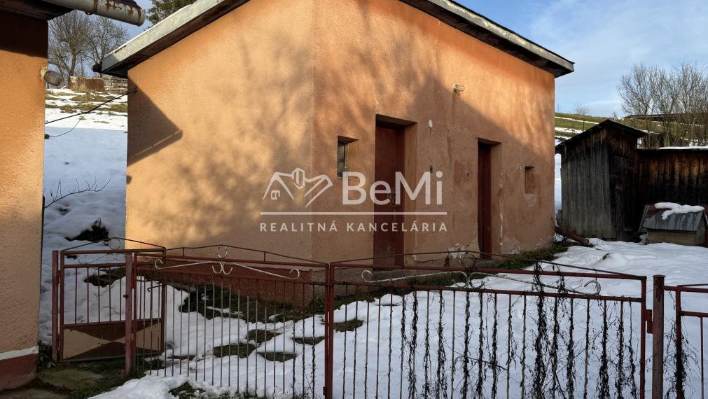 Rodinný dom v Ľubotíne s veľkým pozemkom na predaj