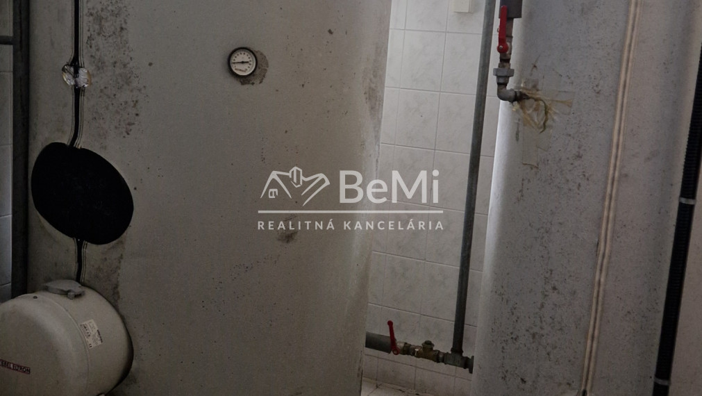 I N V E S T I Č NÁ rekreačná chata v obci Stratená-NA PREDAJ