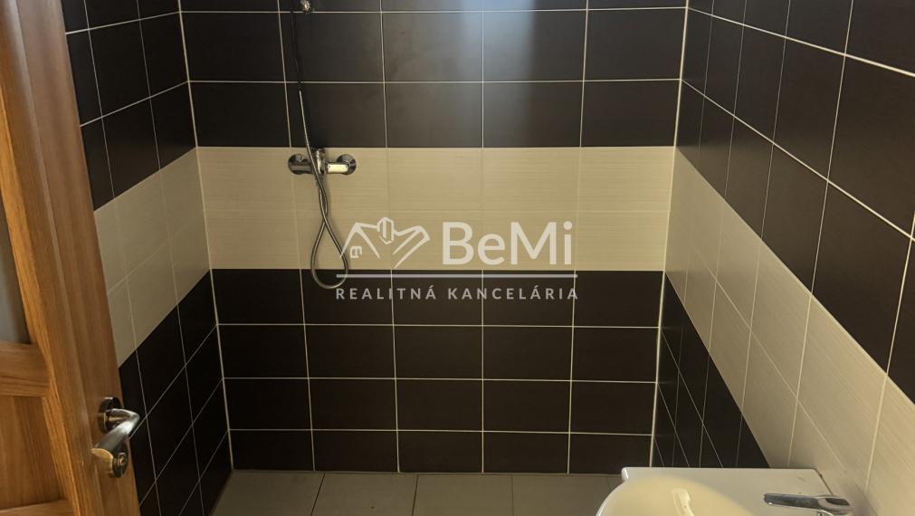 NA PRENÁJOM – kancelárske priestory 70 m2, Nitra – Mlynárce