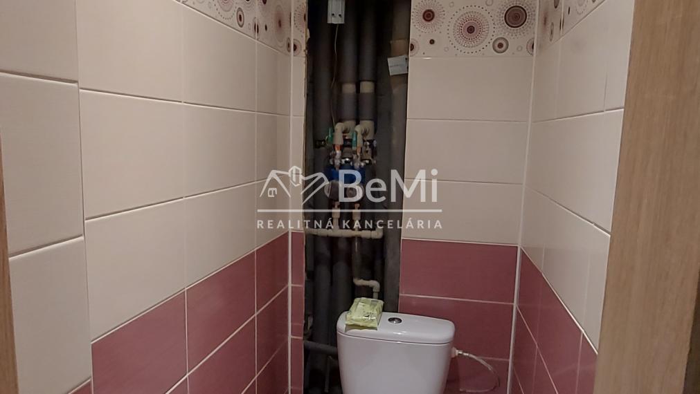 Predaj zrekonštruovaný 3izbový byt Vráble-Kaška(243-113-JUF)