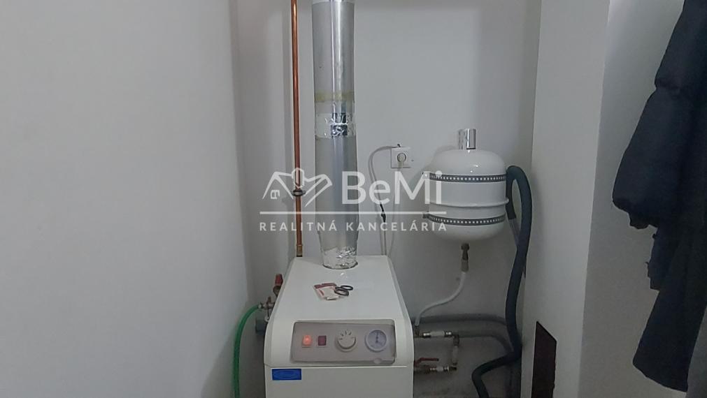 Rezervované.Predaj  dom(chalupu) Rastislavice(246-12-JUF)