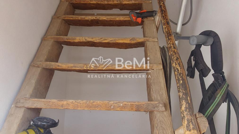 Rezervované.Predaj  dom(chalupu) Rastislavice(246-12-JUF)