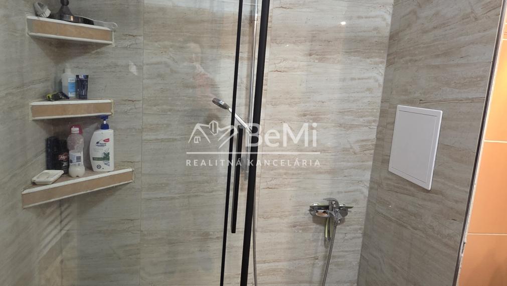 Predaj 2-izbový byt s garážou a 2 balkónmi – Melčice-Lieskové