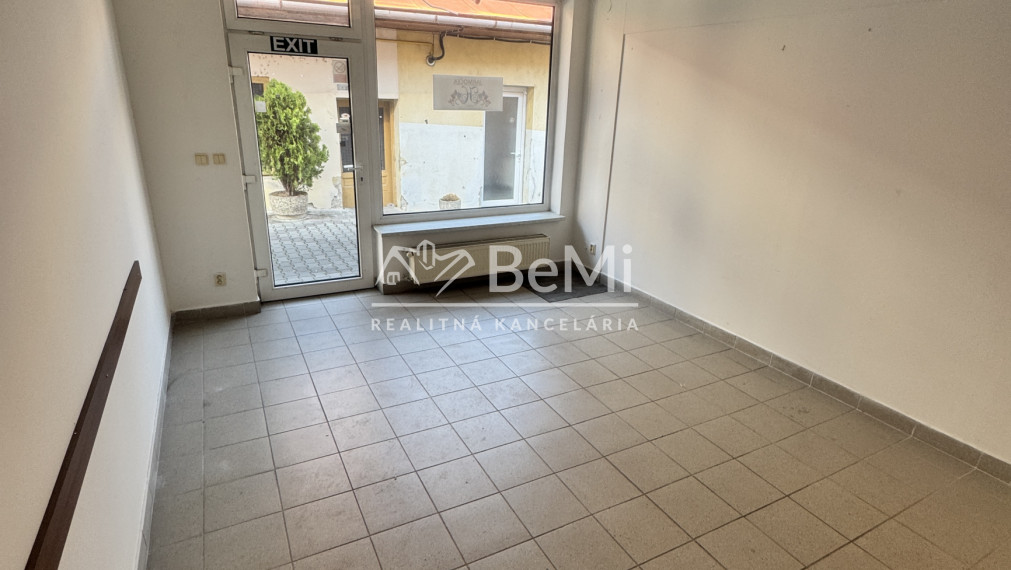 NA PRENÁJOM –  obchodné priestory 24m2, Nitra – centrum