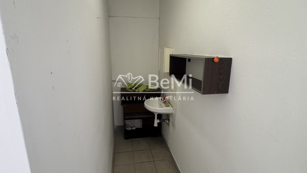 NA PRENÁJOM –  obchodné priestory 24m2, Nitra – centrum