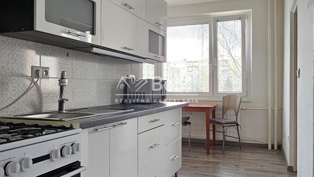 2-IZBOVÝ BYT S BALKÓNOM NA UL.BODONA V RIMAVSKEJ SOBOTE