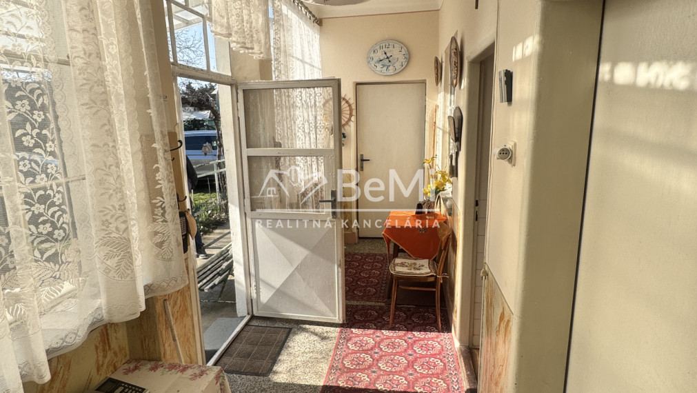 7-izbový rodinný dom, veľká záhrada, garáž, investičná príležitosť - Vinodol