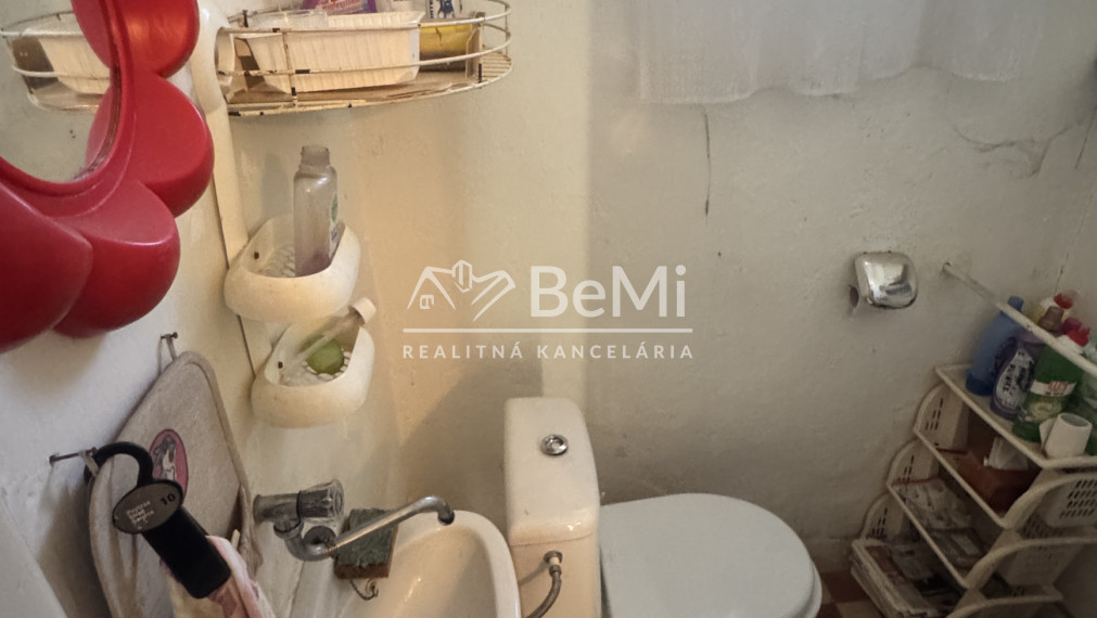 7-izbový rodinný dom, veľká záhrada, garáž, investičná príležitosť - Vinodol