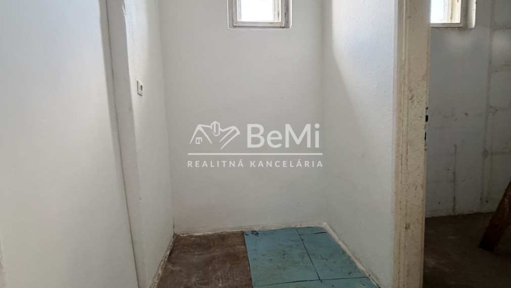 Rodinný dom udržiavaný  v obci Forró 49900,-Eur  PREDAJ