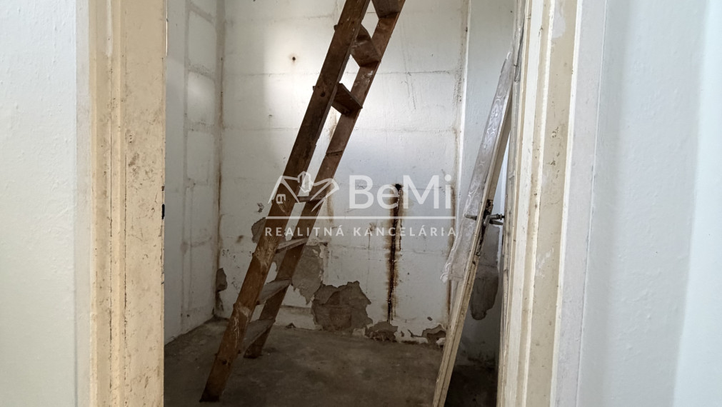 Rodinný dom udržiavaný  v obci Forró 49900,-Eur  PREDAJ