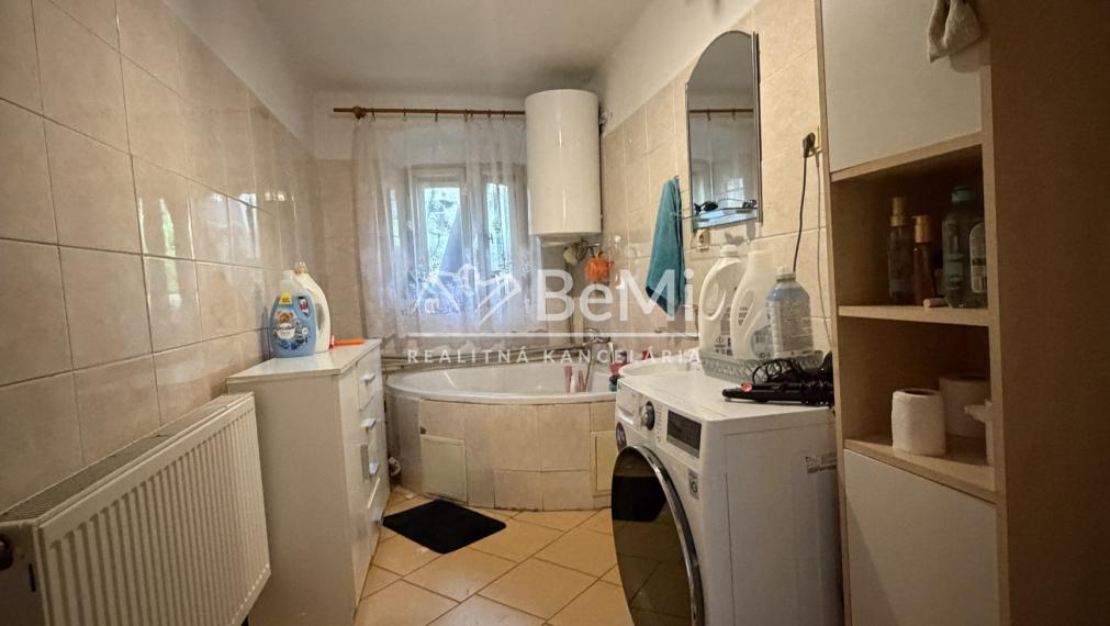 Rodinný dom s 1112 m2 záhradou aj chatou v obci Jelšava-PREDAJ