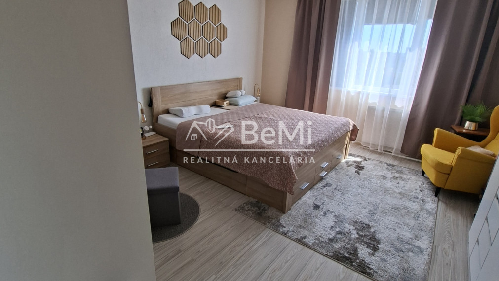REZERVOVANÝ 3-IZBOVÝ BYT PO KOMPLETNEJ REKONŠTRUKCII | SEREĎ | LEN 5 MINÚT OD CENTRA ID047-113-EVBA