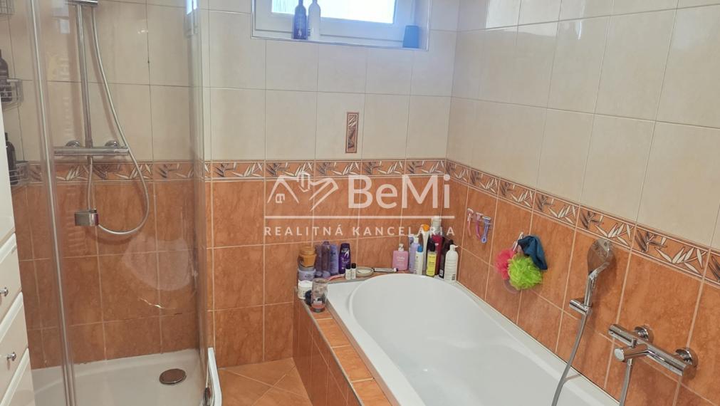 Exkluzívny rodinný dom –  bungalov s uzavretým vstupom