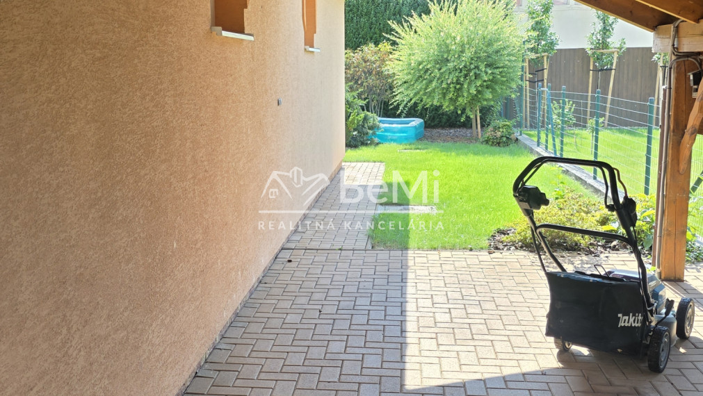 Exkluzívny rodinný dom –  bungalov s uzavretým vstupom