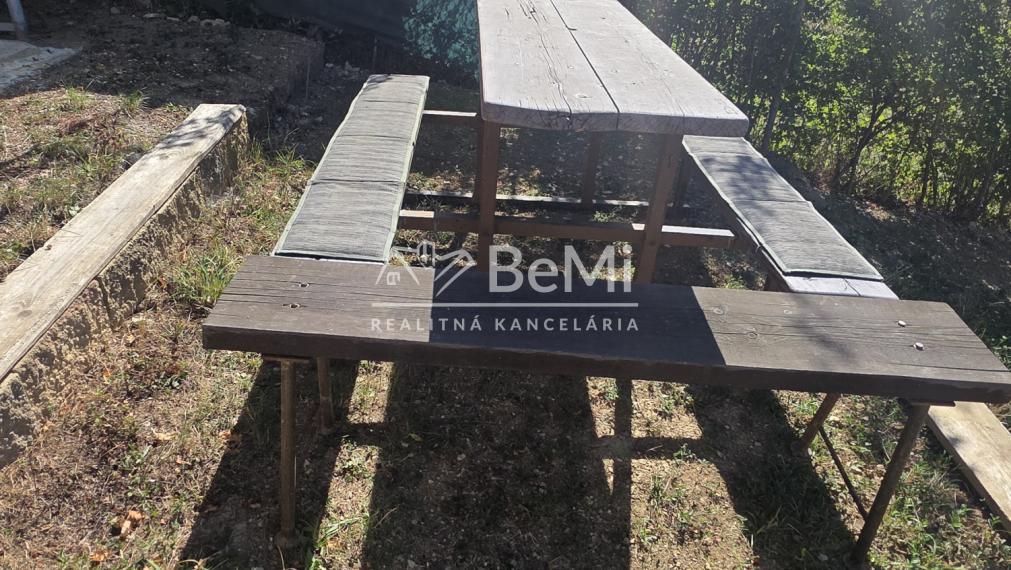 Murovaná chatka na peknom pozemku Trenčianske Teplice