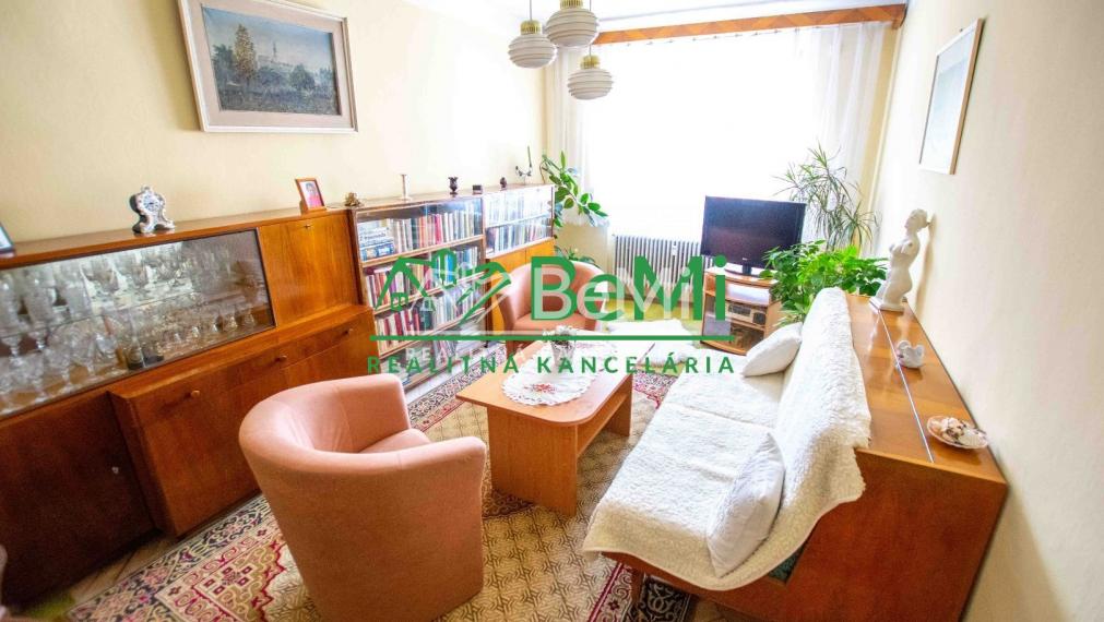 REZERVOVANÉ ID: 1231-112, NR - 2 izb., centrum - Hodžova ul., DOBRÁ  CENA, tehlový, 66 m2, 3p, čiastočná rekonštrukcia, zateplený bytový dom, parkovanie, pekný výhľad