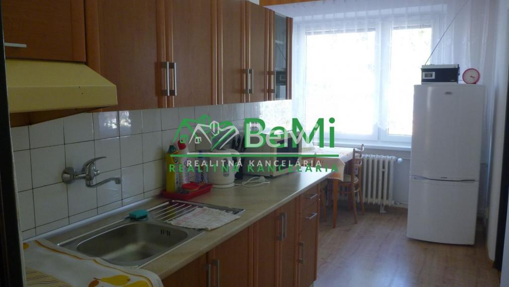 Na prenájom: Priestranný 2 ,5 izbový byt s balkonikom-Banská Bystrica-Fončorda (221-212-BB)