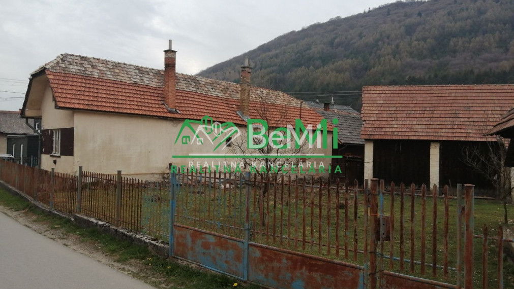 PONUKA: Predaj vidiecky dom s drevenicou v Stráža (100-12-MACHa)