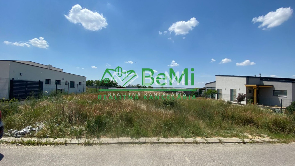 Pozemok 1 000 m2 všetky IS Nitra - Lukov Dvor ID 323-14-MIGa