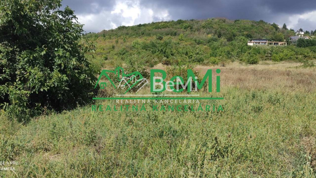 Pozemok pre stavbu RD, 698m2, Nitra, Zobor-Lupka, Landrover 3min