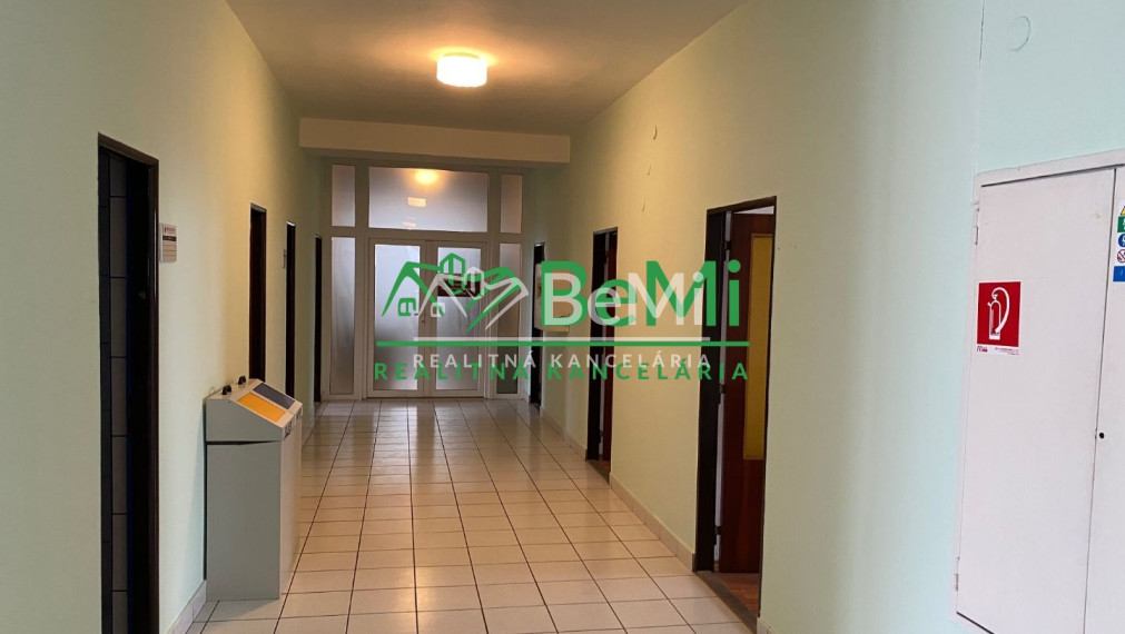 Kancelárske priestory a garáže na prenájom - Nitra (019-26-JUPA)