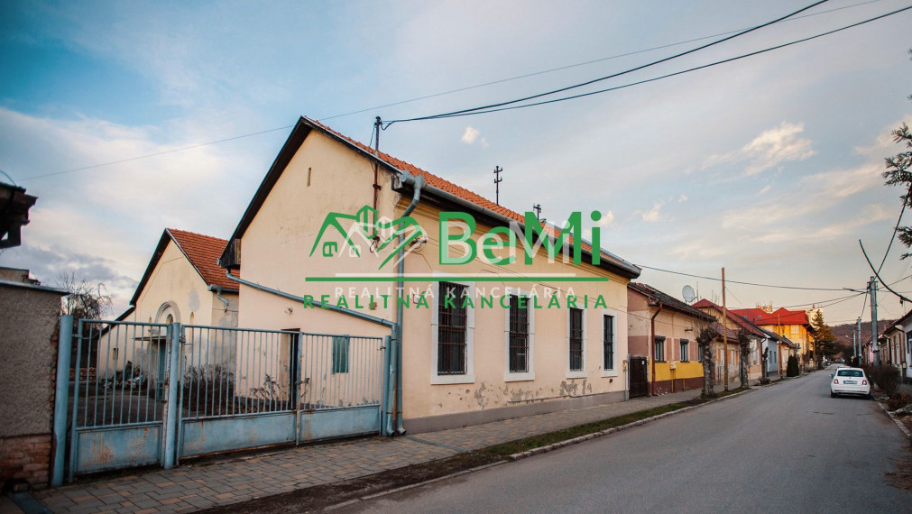 POLYFUNKČNÁ BUDOVA V CENTRE MESTA TORNAĽA - NA PREDAJ