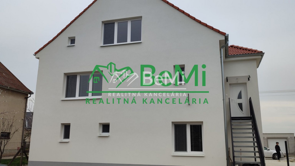 Predaj - samostatný, kompletne zrekonštruovaný 3 izbový byt v rodinnom dome - Žitný ostrov - Čierna Voda - 010-12-SIME