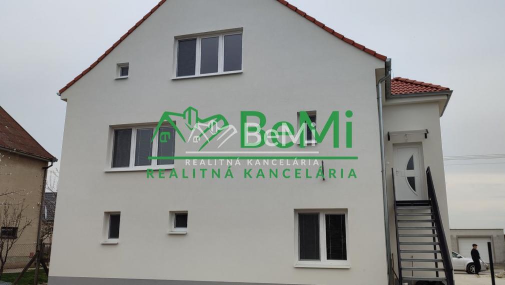 Predaj samostatný, kompletne zrekonštruovaný, 5 izbový byt v rodinnom dome  - Žitný ostrov - Čierna Voda - 011-12-SIME