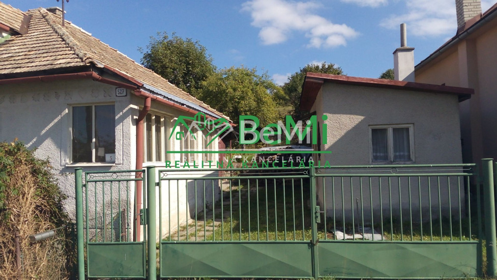 Ponúkame na predaj -starší rodinny dom - Hrochoť pri Banskej Bystrici