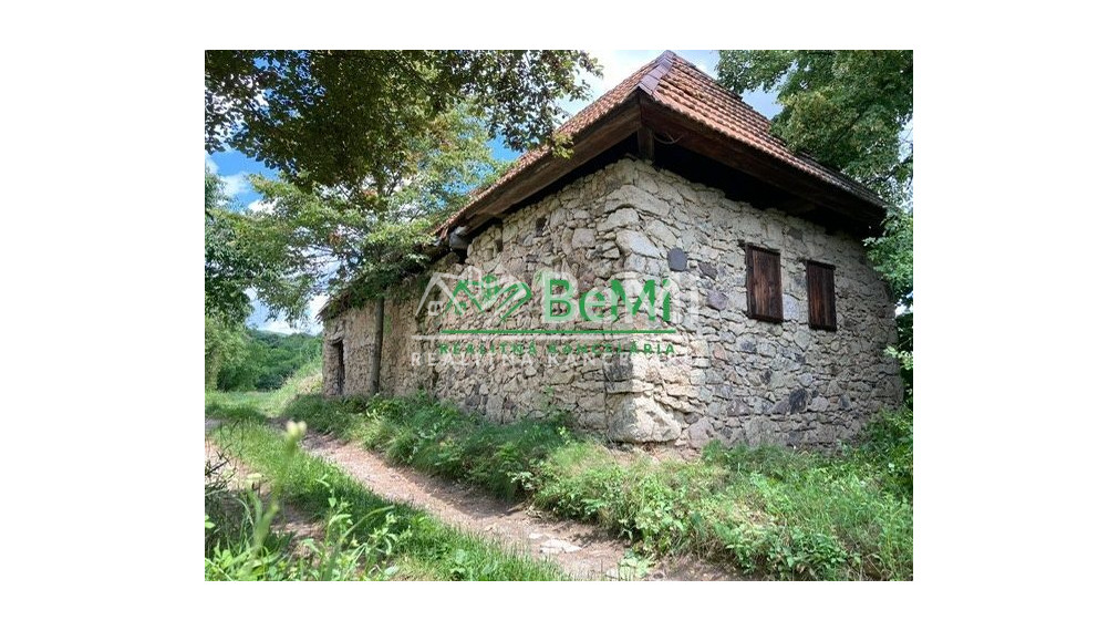 Predaj kamenného domu na úpätí Štiavnických vrchov - Čajkov (002-13-MIVYa)