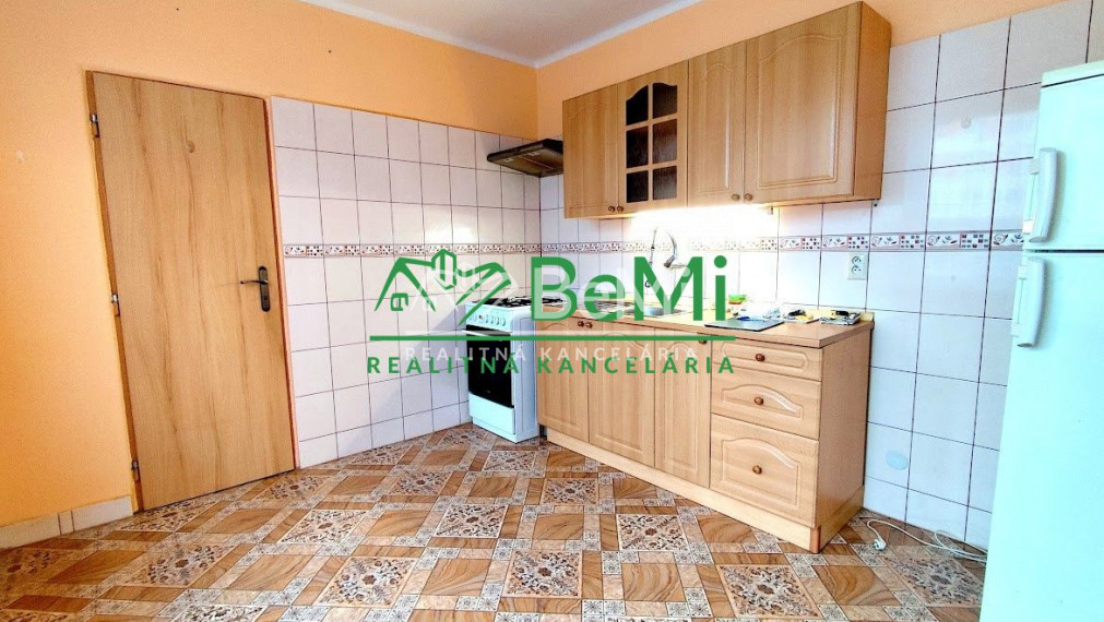 Predaj veľkometrážny 3 izbový byt v centre mesta - Levice (008-113-MIVYa)