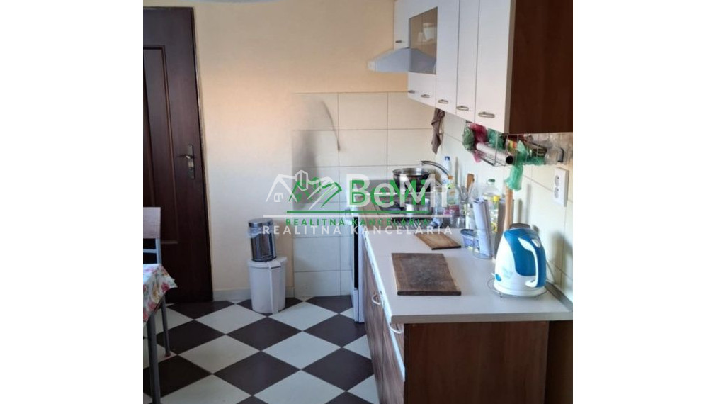 REZERVOVANĚ - Predaj, 2 izbový zrekonštruovaný byt- Šahy (035-112-PEKR)