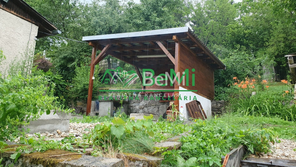 P R E D A N É Murovaná chata  v Slavošovciach