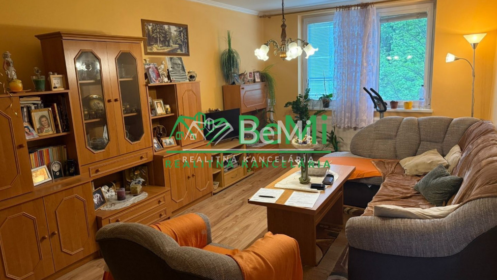 Predaný 3 izbovy byt s logiou na Komenského ulici na predaj