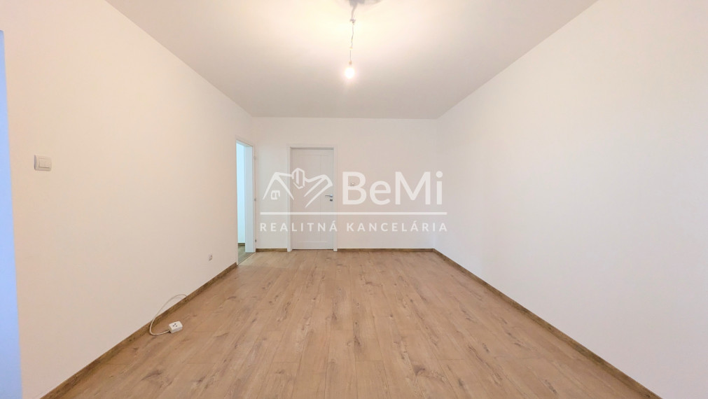 Predaj, zrekonštruovaný 3 izbový byt - Zlaté Moravce (1237-113-AFI)