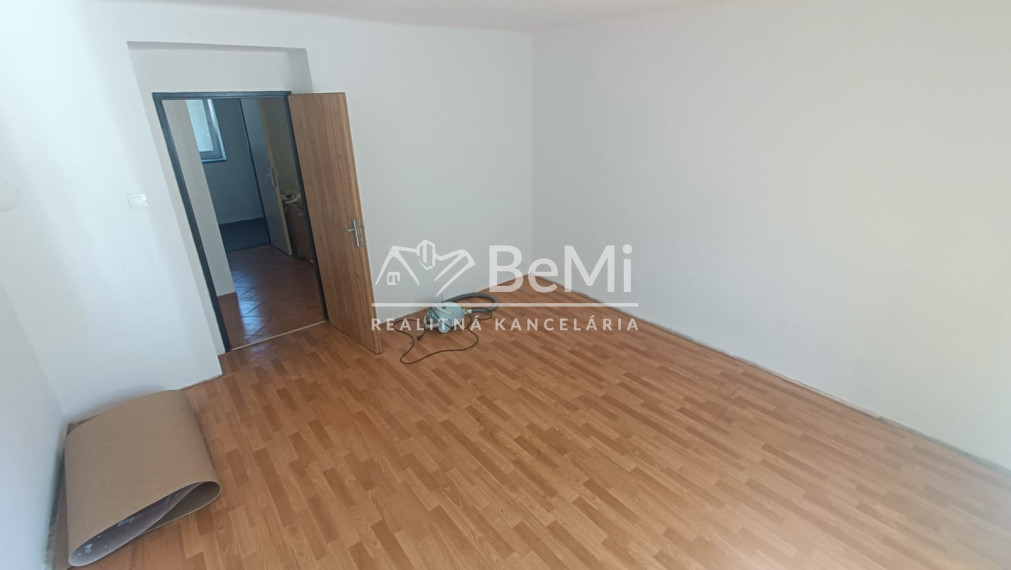 Prenájom - 2 izbový byt Topoľčany, širšie centrum 015-212-RAKOa