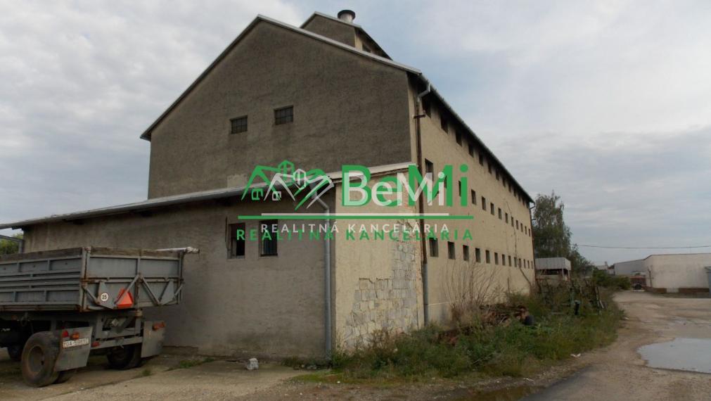 Komerčný objekt na predaj v obci Šoporňa