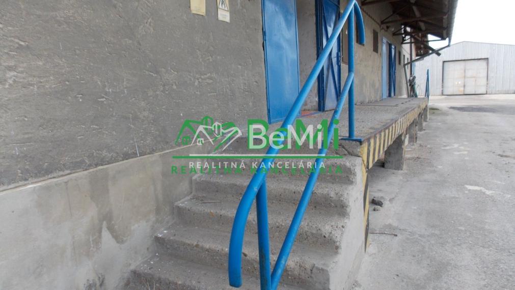 Komerčný objekt na predaj v obci Šoporňa