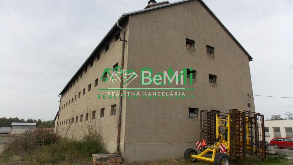 Komerčný objekt na predaj v obci Šoporňa