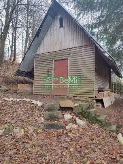 Chata na úplnej samote v lese s vlastnou prístupovou cestou  039-13-MACHO