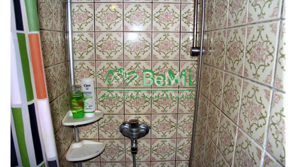 Chata na úplnej samote v lese s vlastnou prístupovou cestou  039-13-MACHO