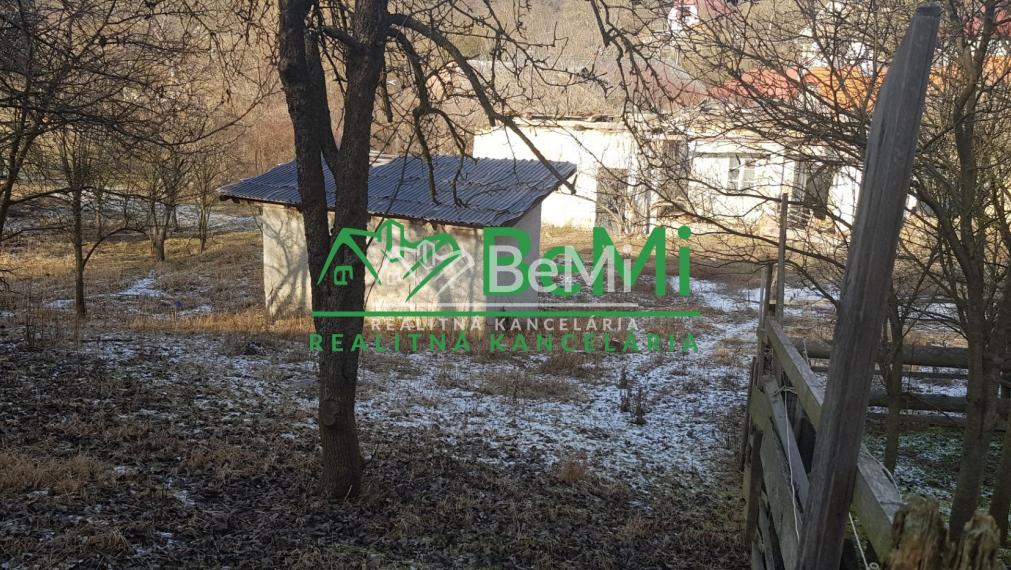 Predaj, stavebný pozemok - Horné Túrovce  (004-14-PEKR)