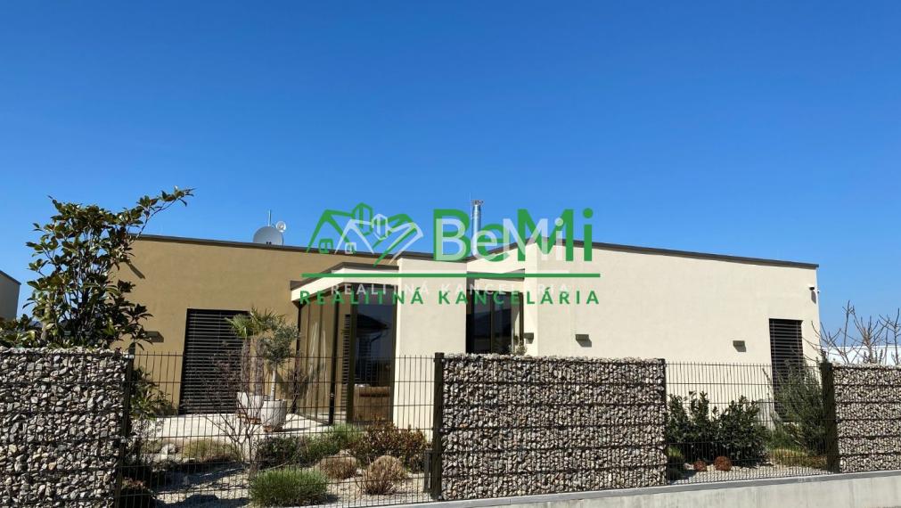 Moderná, 4 - izbová novostavba s garážou (vo výstavbe) na pozemku s rozlohou 969 m2, Malý Lapáš ID 300-12-MIG