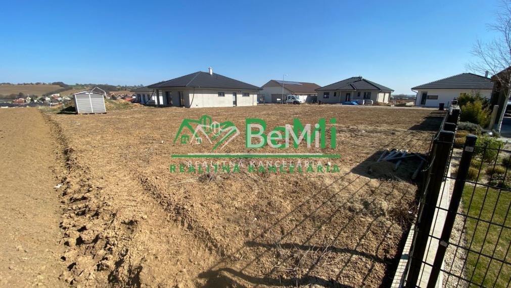 Moderná, 4 - izbová novostavba s garážou (vo výstavbe) na pozemku s rozlohou 969 m2, Malý Lapáš ID 300-12-MIG