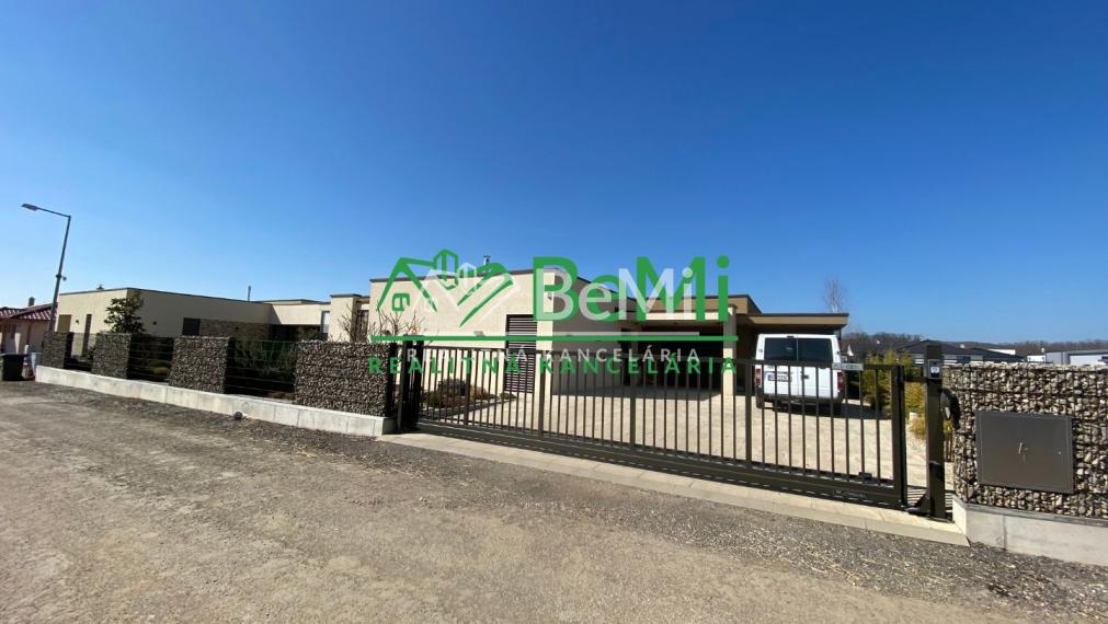 Moderná, 4 - izbová novostavba s garážou (vo výstavbe) na pozemku s rozlohou 969 m2, Malý Lapáš ID 300-12-MIG