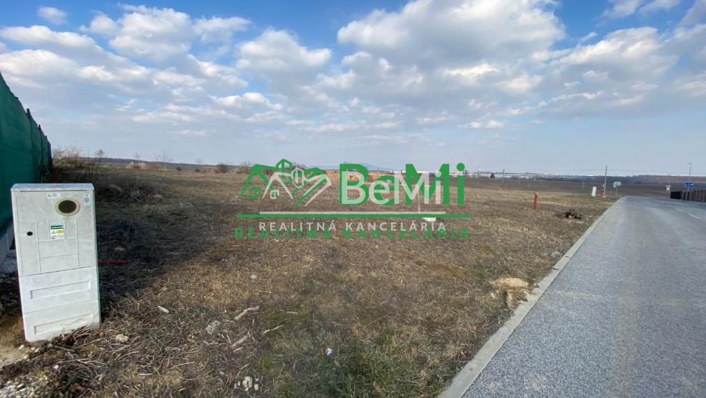 Pozemok Párovské Háje 3 272 m2 ,na výstavbu RD ,všetky IS ID 289-14-MIG