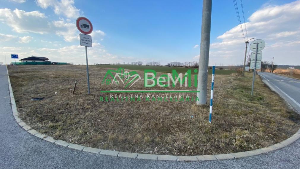 Pozemok Párovské Háje 3 272 m2 ,na výstavbu RD ,všetky IS ID 289-14-MIG